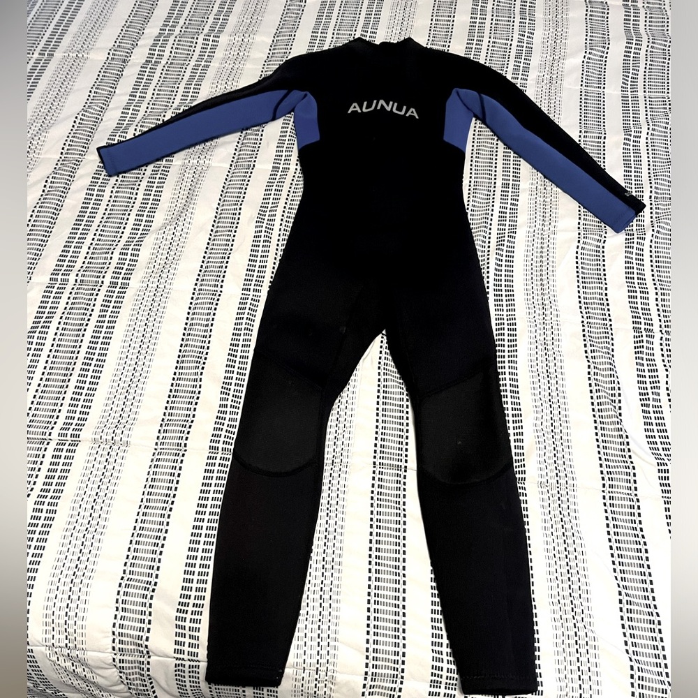 Aunua Wetsuit 3:2mm Junior size 10